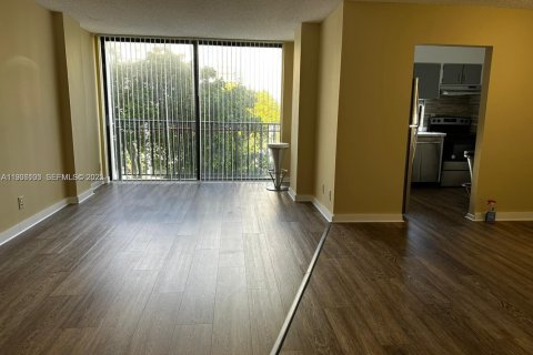 Condo in Sunny Isles Beach, Florida, 1 bedroom  № 1994176 - photo 1