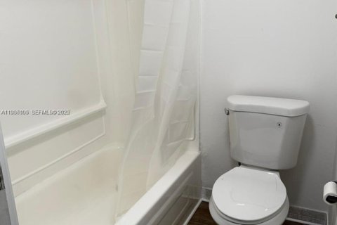 Condo in Sunny Isles Beach, Florida, 1 bedroom  № 1994176 - photo 17