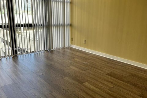 Condo in Sunny Isles Beach, Florida, 1 bedroom  № 1994176 - photo 14