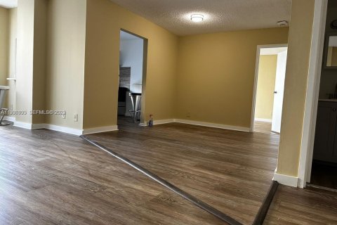 Condo in Sunny Isles Beach, Florida, 1 bedroom  № 1994176 - photo 2