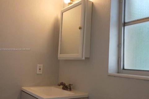 Apartment in Oakland Park, Florida 2 bedrooms № 1954905 - photo 10