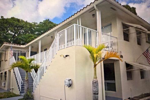 Apartment in Oakland Park, Florida 2 bedrooms № 1954905 - photo 1