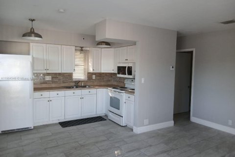 Apartment in Oakland Park, Florida 2 bedrooms № 1954905 - photo 3