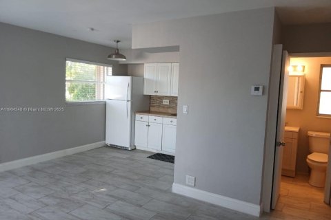 Apartment in Oakland Park, Florida 2 bedrooms № 1954905 - photo 4