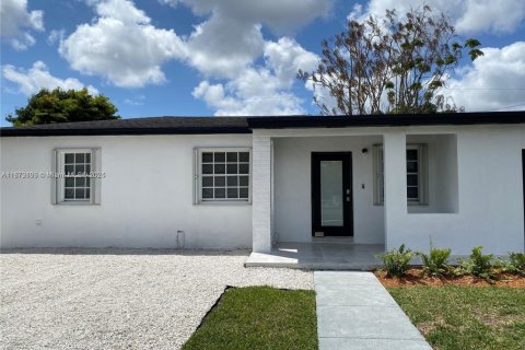 Casa en alquiler en Miami, Florida, 3 dormitorios № 1925898 - foto 1