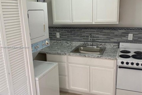 Casa en alquiler en Miami, Florida, 3 dormitorios № 1925898 - foto 2