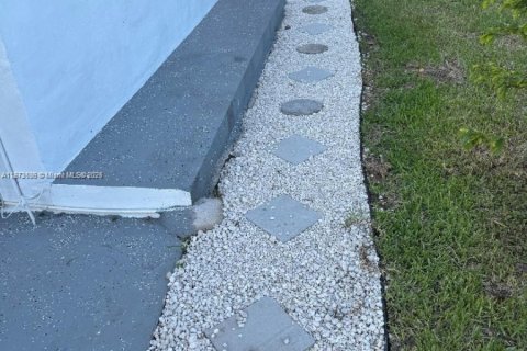 Casa en alquiler en Miami, Florida, 3 dormitorios № 1925898 - foto 9