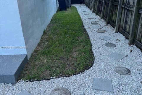 Casa en alquiler en Miami, Florida, 3 dormitorios № 1925898 - foto 8