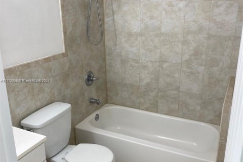 Casa en alquiler en Miami, Florida, 3 dormitorios № 1925898 - foto 3