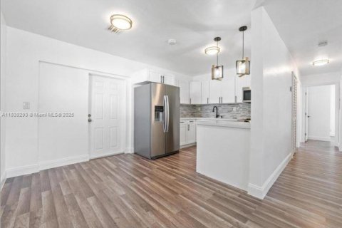House in Fort Lauderdale, Florida 3 bedrooms, 83.61 sq.m. № 1830156 - photo 6