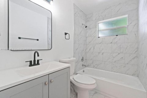 House in Fort Lauderdale, Florida 3 bedrooms, 83.61 sq.m. № 1830156 - photo 17