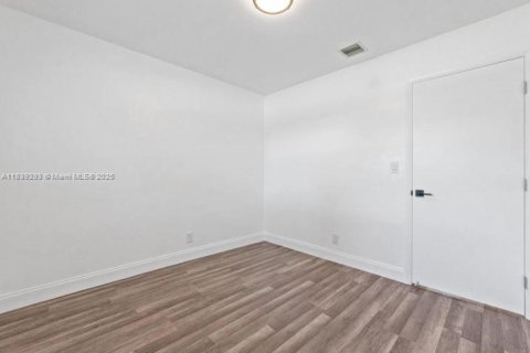 House in Fort Lauderdale, Florida 3 bedrooms, 83.61 sq.m. № 1830156 - photo 14