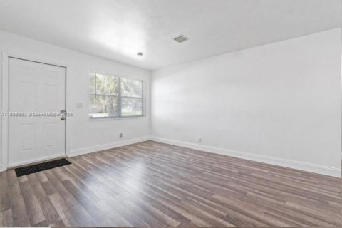 House in Fort Lauderdale, Florida 3 bedrooms, 83.61 sq.m. № 1830156 - photo 10