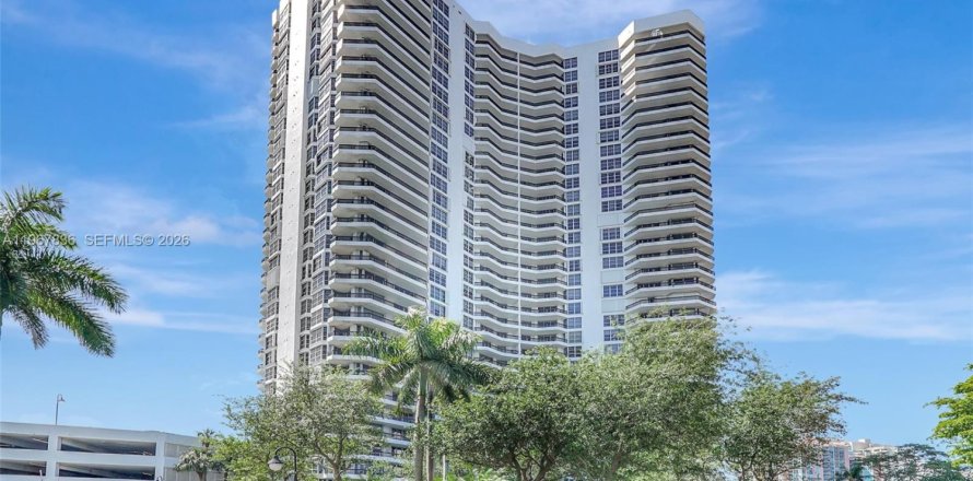 Condominio en Aventura, Florida, 2 dormitorios  № 2029166