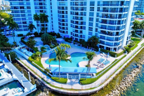 Condominio en venta en Aventura, Florida, 2 dormitorios, 101.36 m2 № 2029166 - foto 16