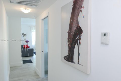 Condominio en venta en Miami Beach, Florida, 2 dormitorios, 68.65 m2 № 1992778 - foto 10