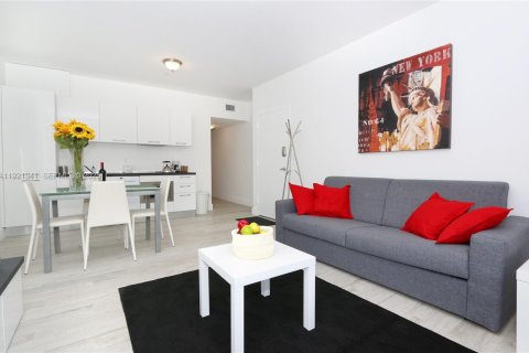 Condominio en venta en Miami Beach, Florida, 2 dormitorios, 68.65 m2 № 1992778 - foto 4