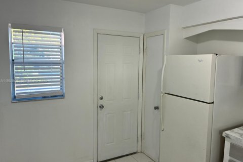 Copropriété à louer à Miami, Floride: 2 chambres, 96.62 m2 № 2007640 - photo 2