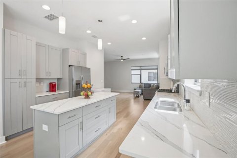 Adosado en venta en Saint Petersburg, Florida, 3 dormitorios, 194.07 m2 № 1835278 - foto 6
