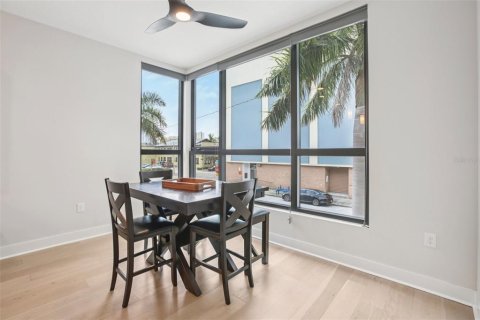 Adosado en venta en Saint Petersburg, Florida, 3 dormitorios, 194.07 m2 № 1835278 - foto 13