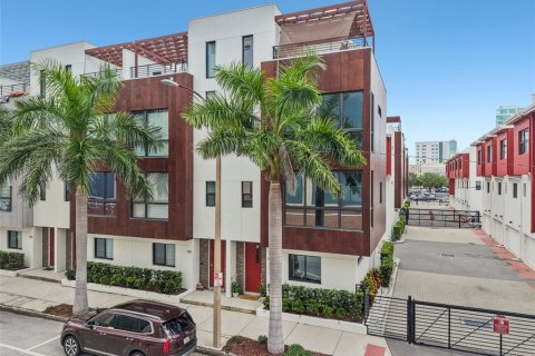 Adosado en venta en Saint Petersburg, Florida, 3 dormitorios, 194.07 m2 № 1835278 - foto 4