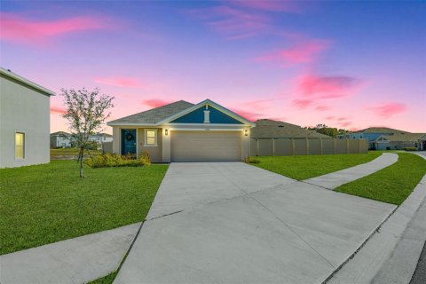House in Dade City, Florida 3 bedrooms, 145.48 sq.m. № 2115225 - photo 3