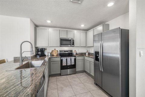 House in Dade City, Florida 3 bedrooms, 145.48 sq.m. № 2115225 - photo 20