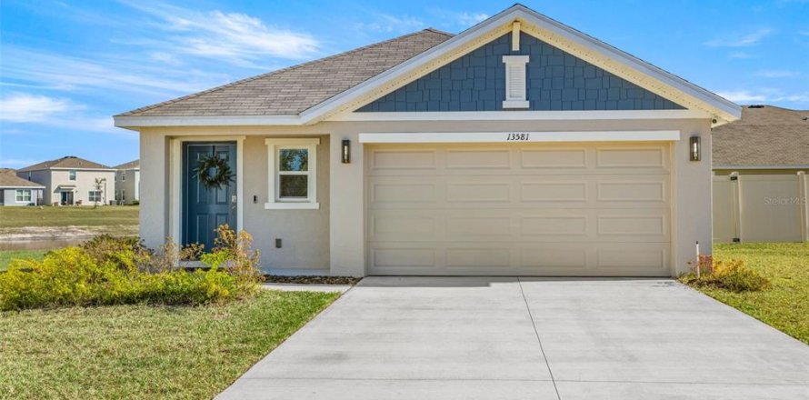 House in Dade City, Florida 3 bedrooms, 145.48 sq.m. № 2115225