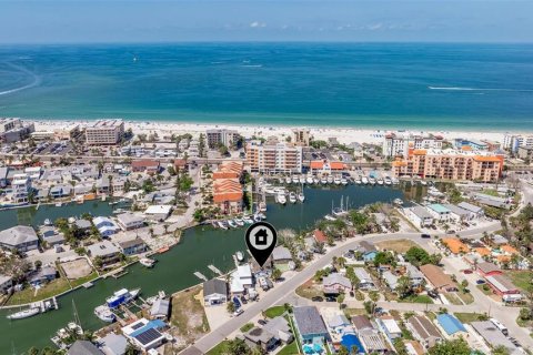 Купить виллу или дом в Мадейра - Бич, Флорида 3 комнаты, 126.44м2, № 1757846 - фото 24