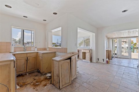 Купить виллу или дом в Мадейра - Бич, Флорида 3 комнаты, 126.44м2, № 1757846 - фото 12