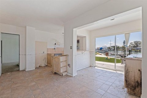 Купить виллу или дом в Мадейра - Бич, Флорида 3 комнаты, 126.44м2, № 1757846 - фото 13