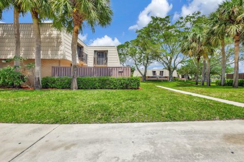 Townhouse in West Palm Beach, Florida 2 bedrooms, 114.83 sq.m. № 2247247 - photo 3