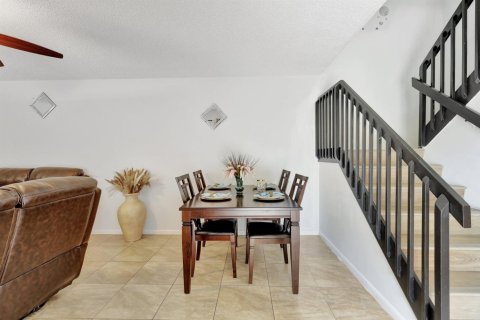 Townhouse in West Palm Beach, Florida 2 bedrooms, 114.83 sq.m. № 2247247 - photo 20
