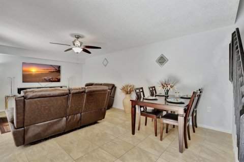 Townhouse in West Palm Beach, Florida 2 bedrooms, 114.83 sq.m. № 2247247 - photo 6