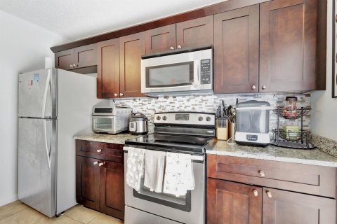 Townhouse in West Palm Beach, Florida 2 bedrooms, 114.83 sq.m. № 2247247 - photo 17