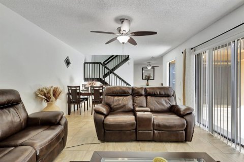 Townhouse in West Palm Beach, Florida 2 bedrooms, 114.83 sq.m. № 2247247 - photo 10