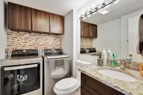 Townhouse in West Palm Beach, Florida 2 bedrooms, 114.83 sq.m. № 2247247 - photo 11