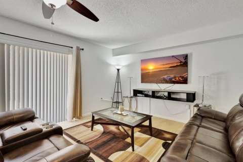 Townhouse in West Palm Beach, Florida 2 bedrooms, 114.83 sq.m. № 2247247 - photo 9