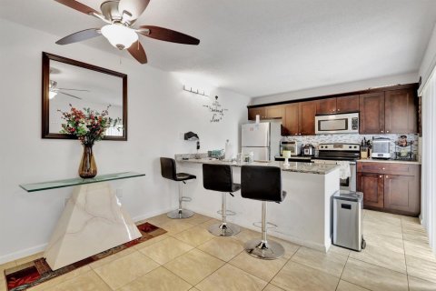 Townhouse in West Palm Beach, Florida 2 bedrooms, 114.83 sq.m. № 2247247 - photo 13