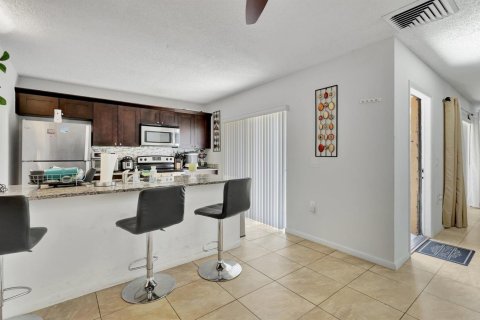 Townhouse in West Palm Beach, Florida 2 bedrooms, 114.83 sq.m. № 2247247 - photo 14