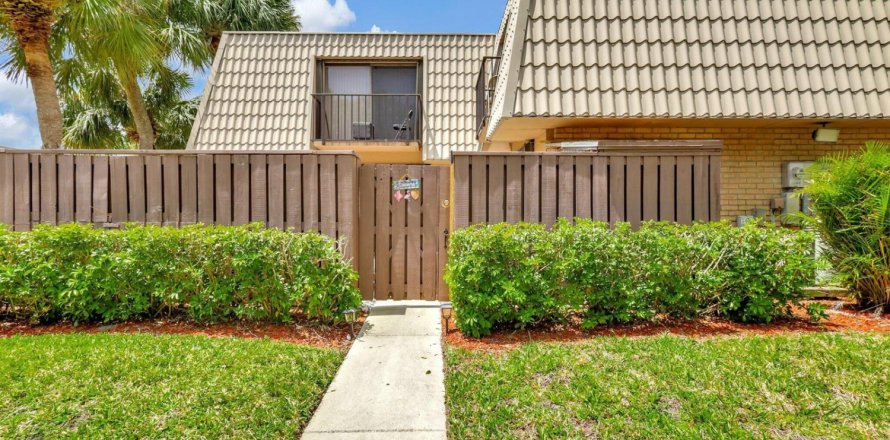 Townhouse in West Palm Beach, Florida 2 bedrooms, 114.83 sq.m. № 2247247