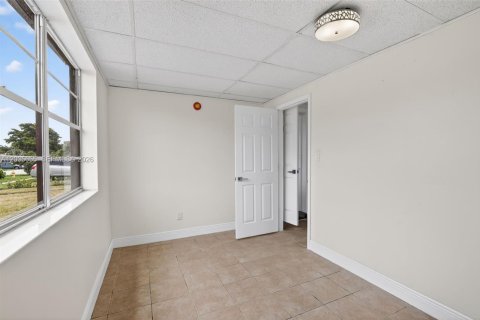 House in Sunrise, Florida 3 bedrooms, 105.54 sq.m. № 2244233 - photo 22