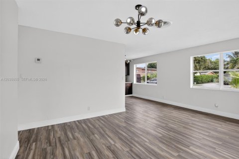 House in Sunrise, Florida 3 bedrooms, 105.54 sq.m. № 2244233 - photo 7