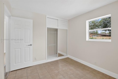 House in Sunrise, Florida 3 bedrooms, 105.54 sq.m. № 2244233 - photo 30