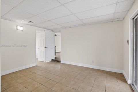 House in Sunrise, Florida 3 bedrooms, 105.54 sq.m. № 2244233 - photo 17
