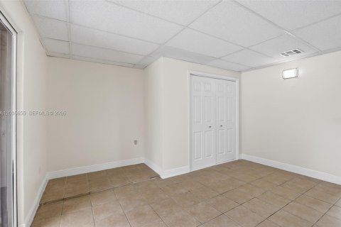 House in Sunrise, Florida 3 bedrooms, 105.54 sq.m. № 2244233 - photo 16