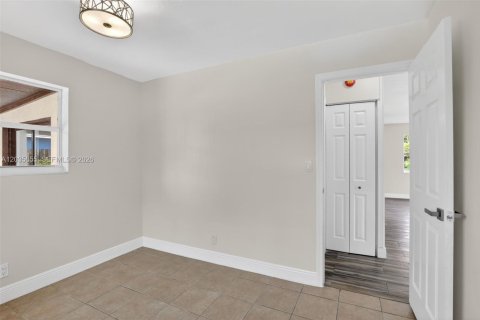 House in Sunrise, Florida 3 bedrooms, 105.54 sq.m. № 2244233 - photo 29