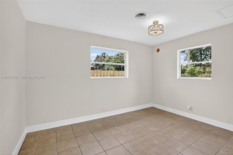 House in Sunrise, Florida 3 bedrooms, 105.54 sq.m. № 2244233 - photo 23