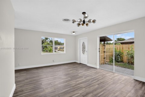 House in Sunrise, Florida 3 bedrooms, 105.54 sq.m. № 2244233 - photo 8
