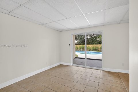 House in Sunrise, Florida 3 bedrooms, 105.54 sq.m. № 2244233 - photo 18